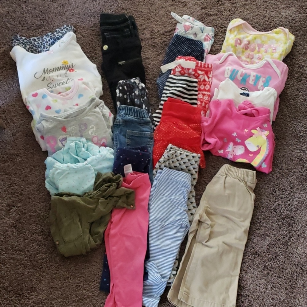 Lot of baby girl clothes size 12M